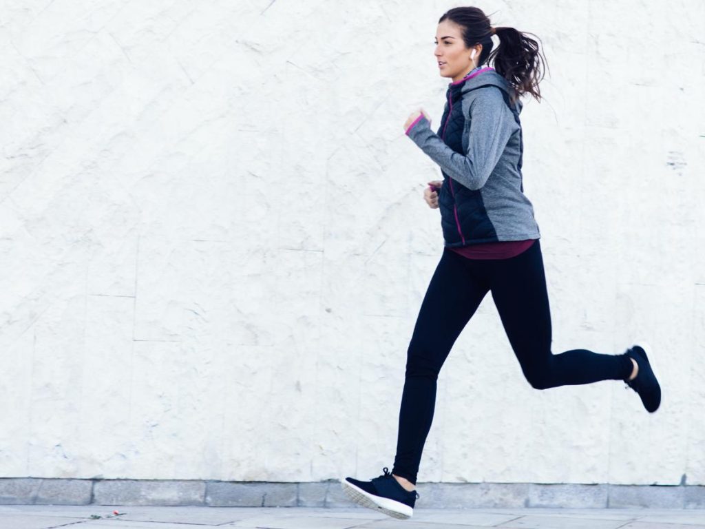 A runner exhibiting running form risk factors for hamstring strains (heel strike, insufficient forward lean, overstriding)
